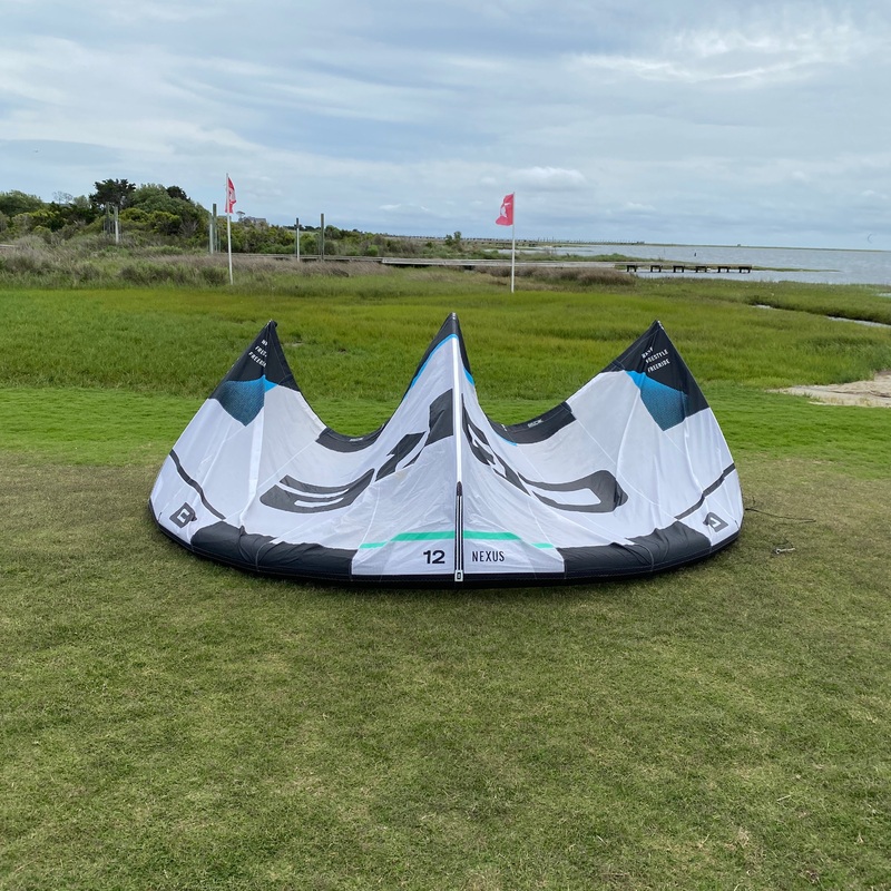 USED Core Nexus 3 Kite-12m-White