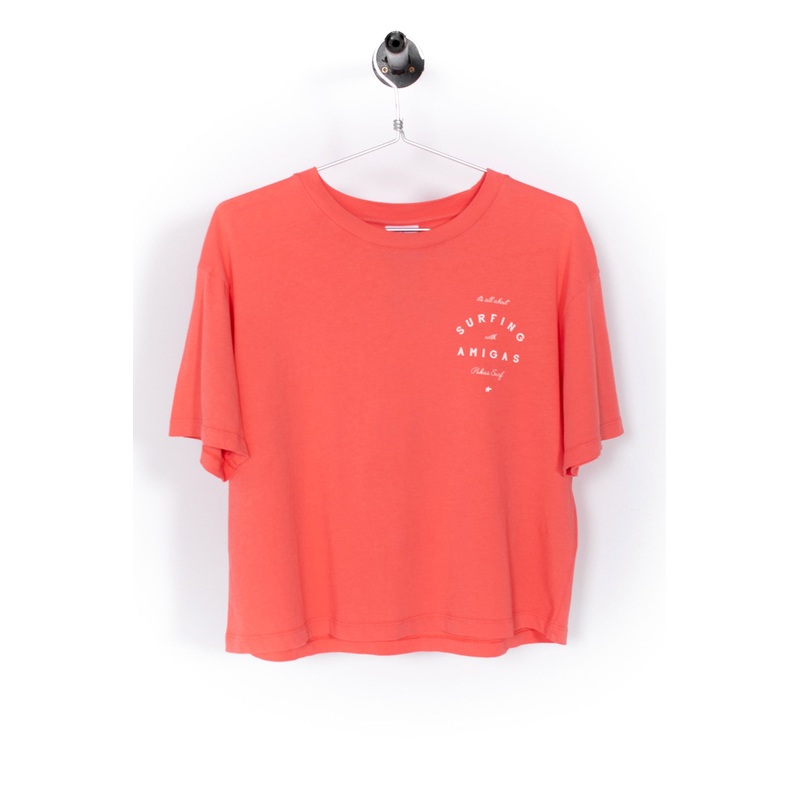 SURFING THE BASQUE COUNTRY - SURFING WITH AMIGAS TEE - CORAL
