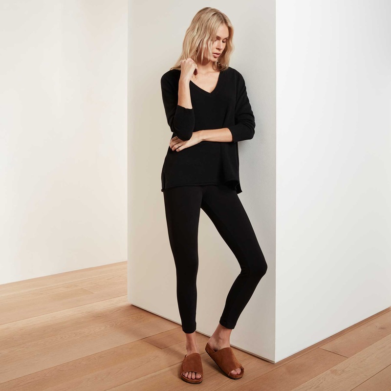 Recycled Cashmere V Neck Sweater - Black