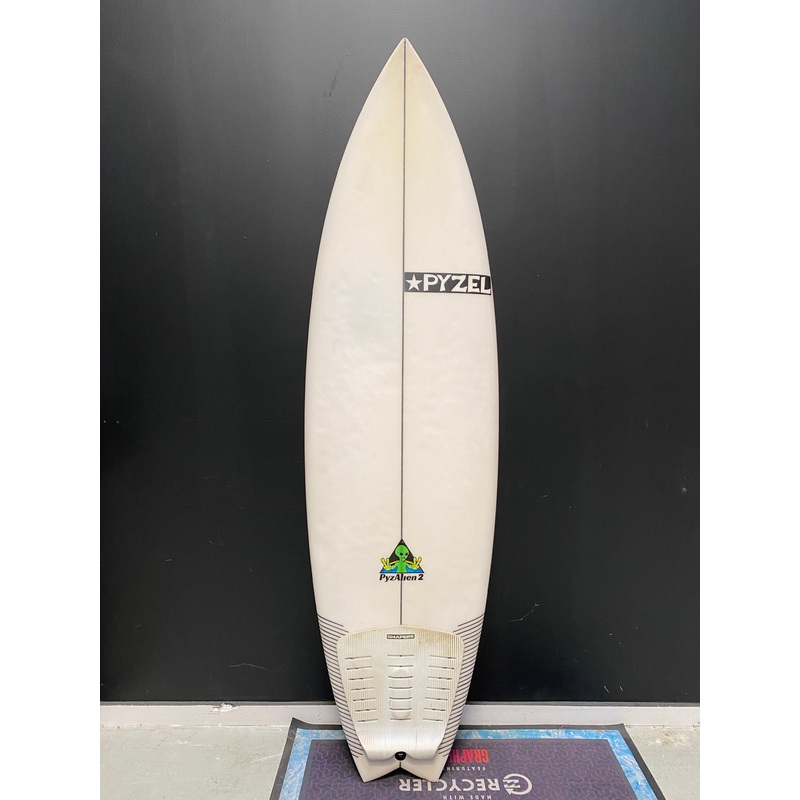 2nd Hand Pyzel Pyzalien 2 w/ fins - 5'9, 27.3L