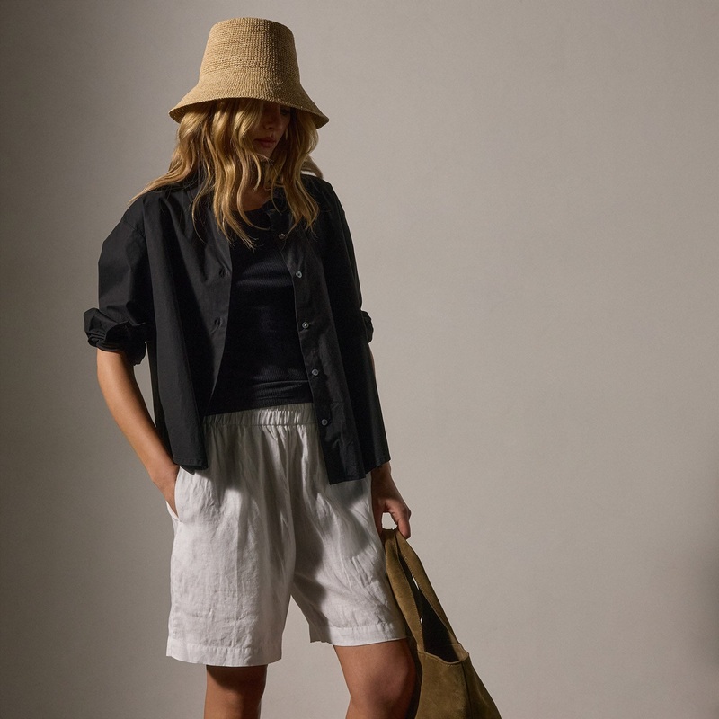 Lightweight Linen Bermuda Short - White