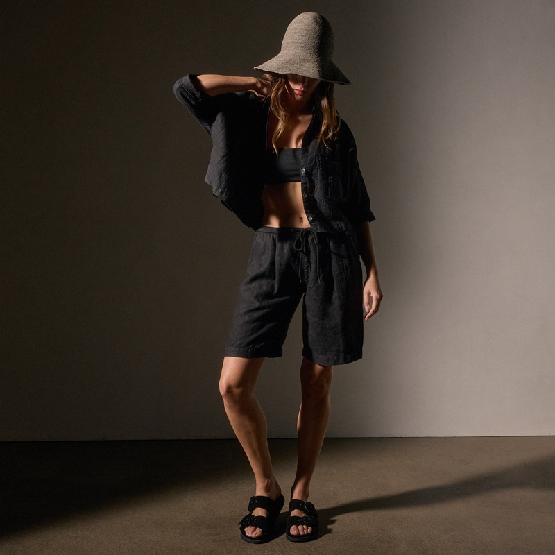 Pleated Linen Bermuda Short - Black