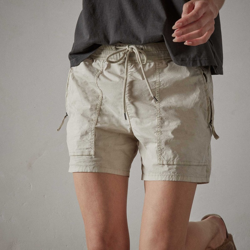 Zip Pocket Utility Short - Paste Pigment